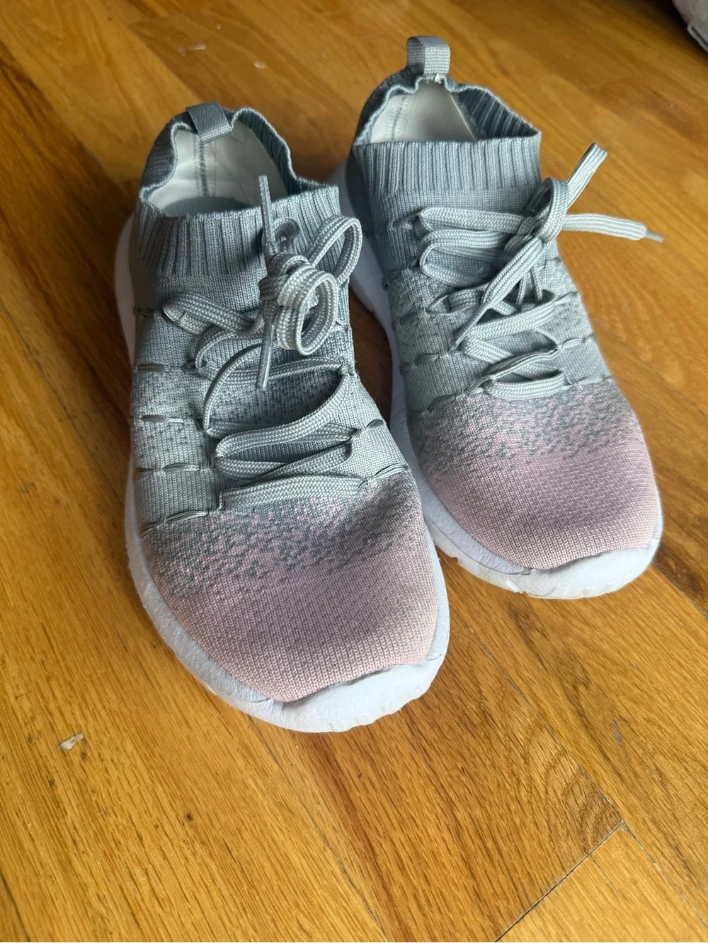 Women’s Light Gray Knit Slip-On Sneakers with Blush Toe